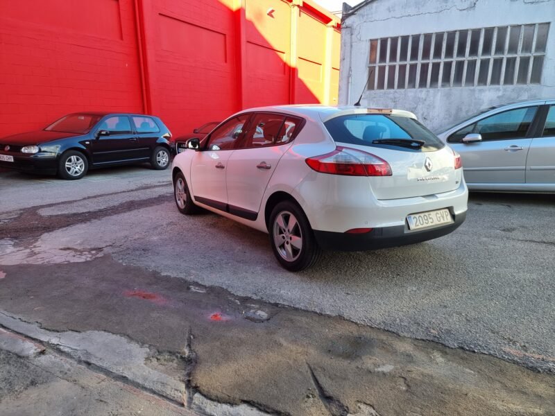 RENAULT Megane 1.6 i -130cv