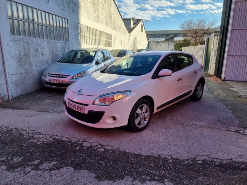 RENAULT Megane 1.6 i -130cv