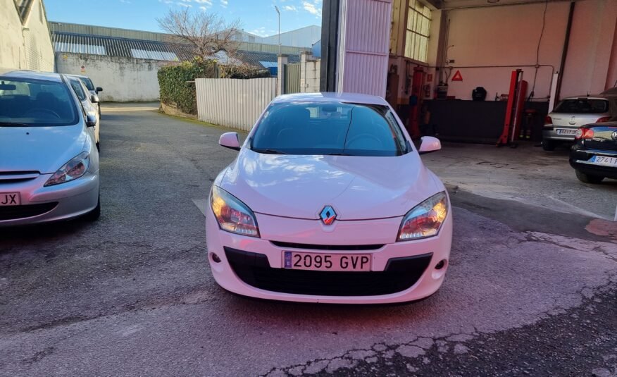 RENAULT Megane 1.6 i -130cv