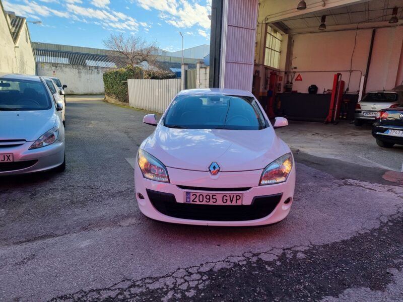 RENAULT Megane 1.6 i -130cv