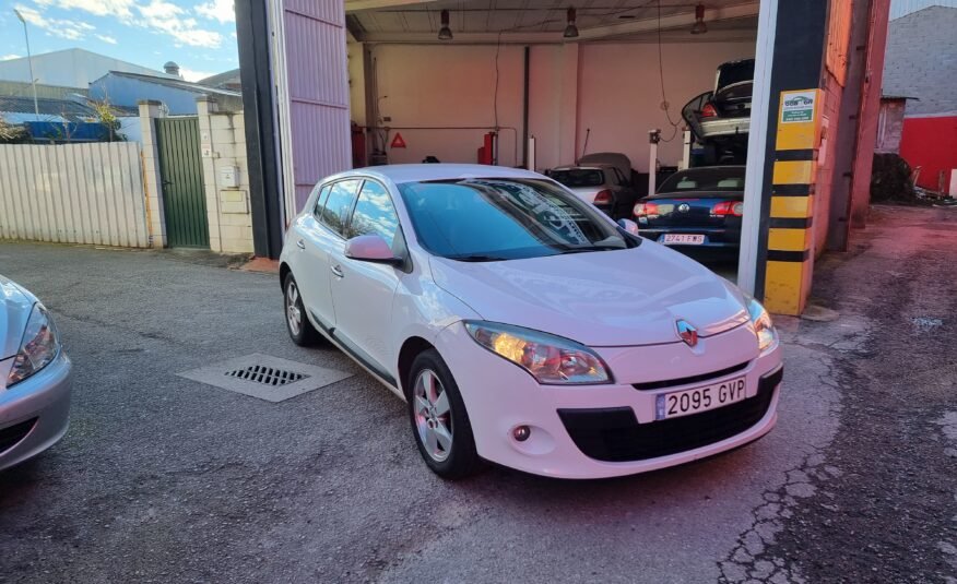 RENAULT Megane 1.6 i -130cv
