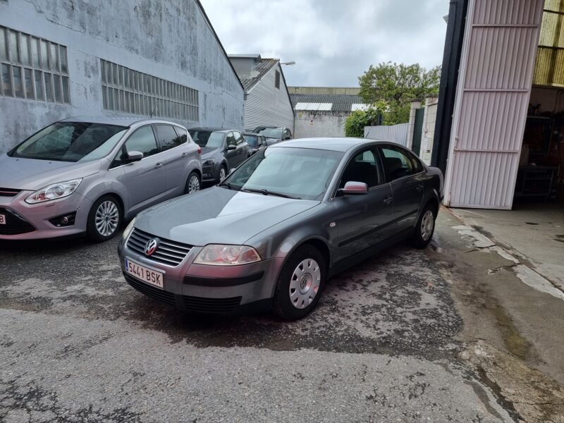 VOLKSWAGEN Passat 1.9 TDi 115CV Reference 5p.
