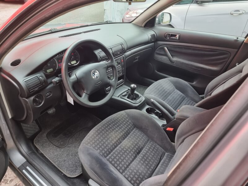 VOLKSWAGEN Passat 1.9 TDi 115CV Reference 5p.