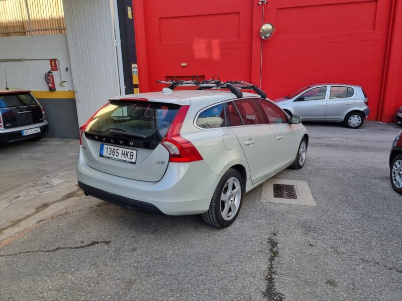 VOLVO V60 V60 -monentun