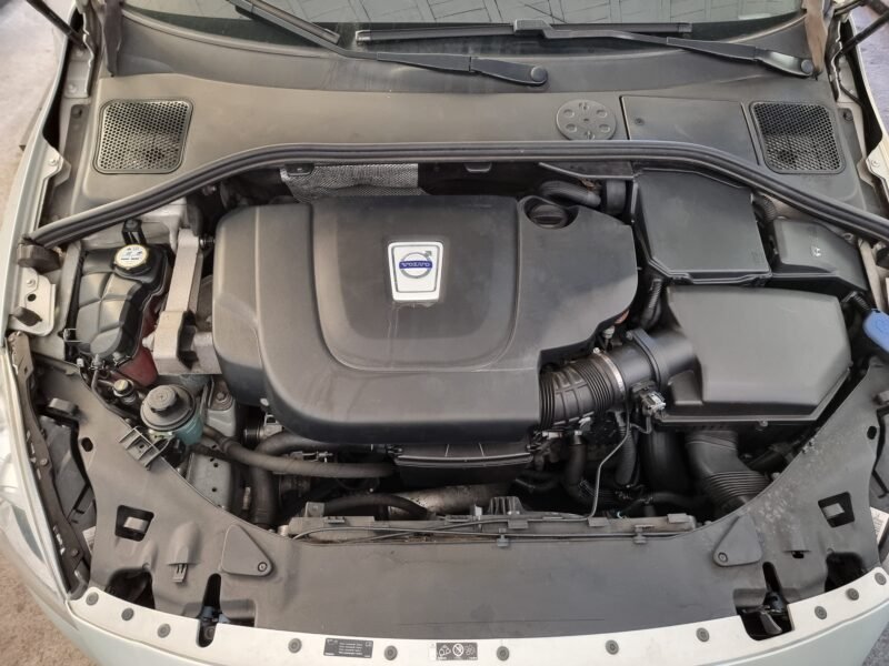 VOLVO V60 V60 -monentun