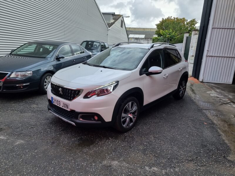 PEUGEOT 2008 1.2 i
