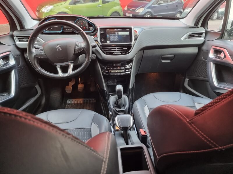 PEUGEOT 2008 1.2 i